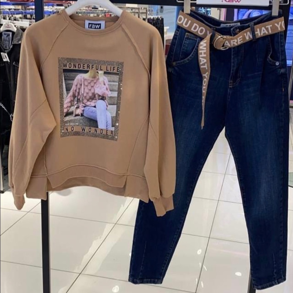 Women’s Sweatshirt and Jeans . S
